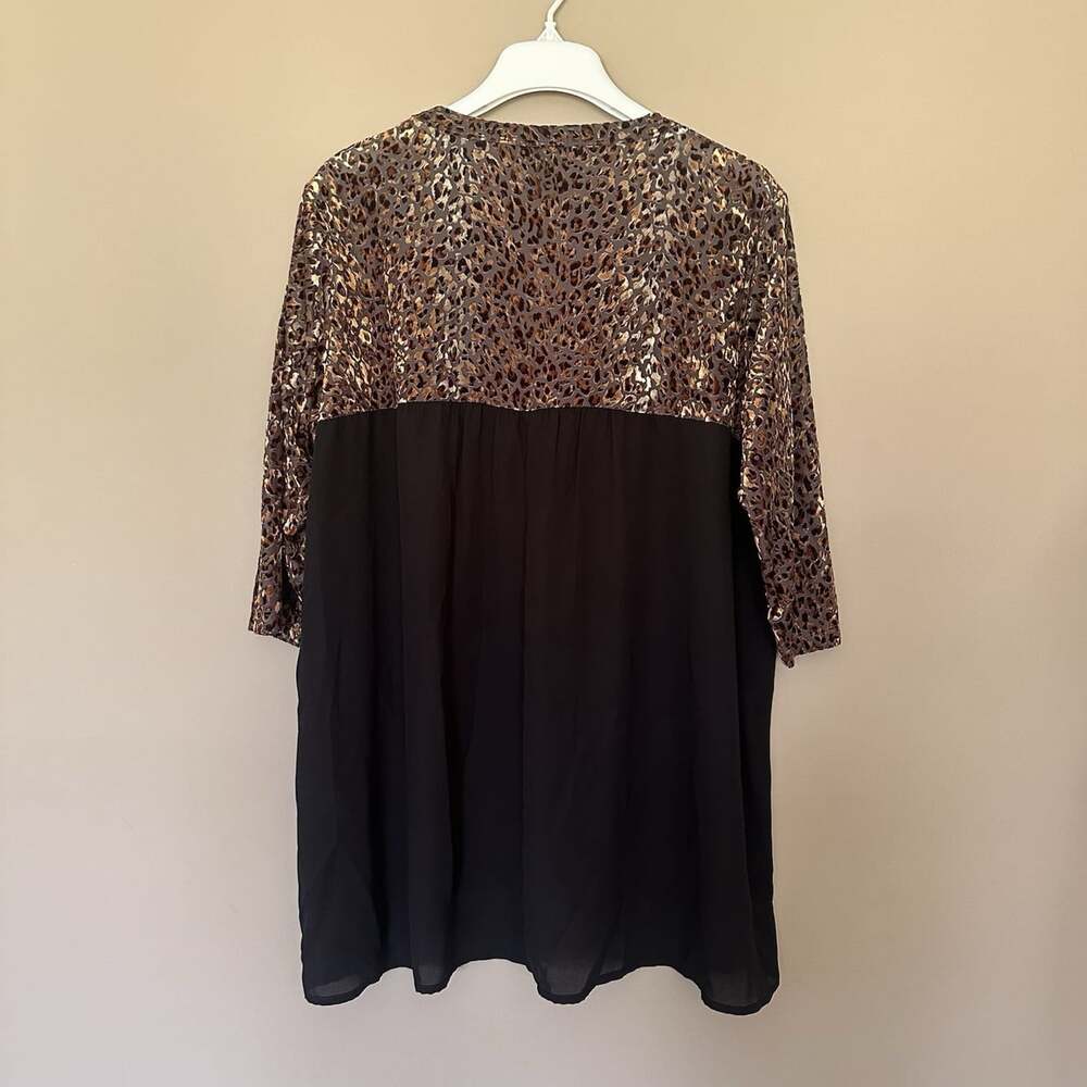 Karen Kane 1X Leopard Velvet Burnout V-neck 3/4 Sleeve Fall Top Animal USA Modes - Picture 4 of 6
